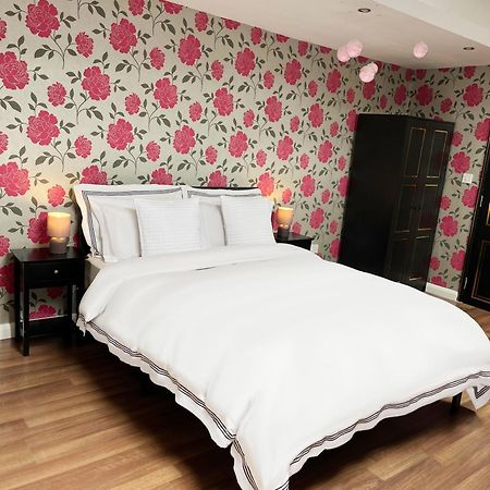 Entire Pinkapt - Free Parking - Up To 4 Guests - 3 Beds - Close To City Centre Belfast Bagian luar foto