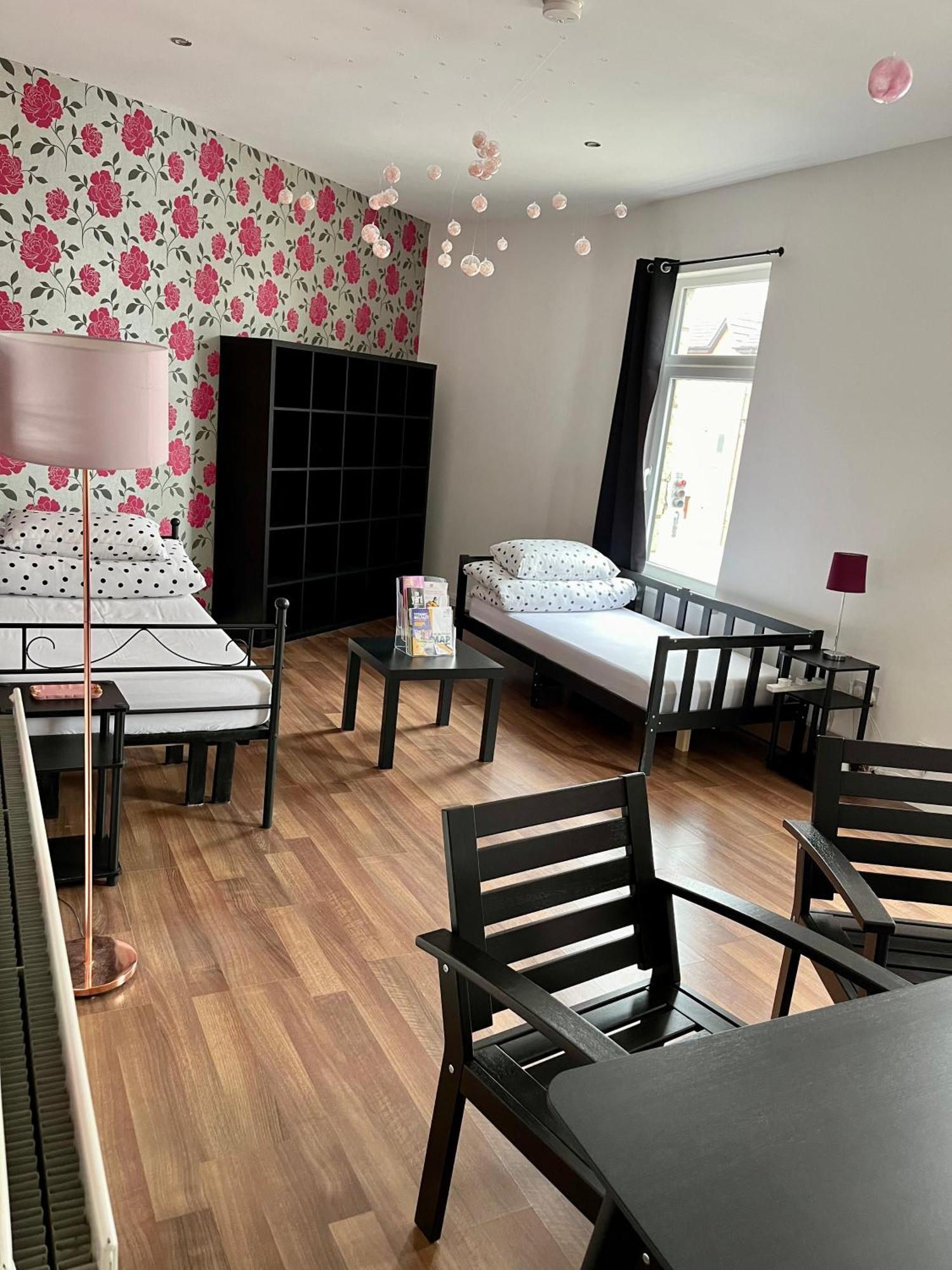 Entire Pinkapt - Free Parking - Up To 4 Guests - 3 Beds - Close To City Centre Belfast Bagian luar foto
