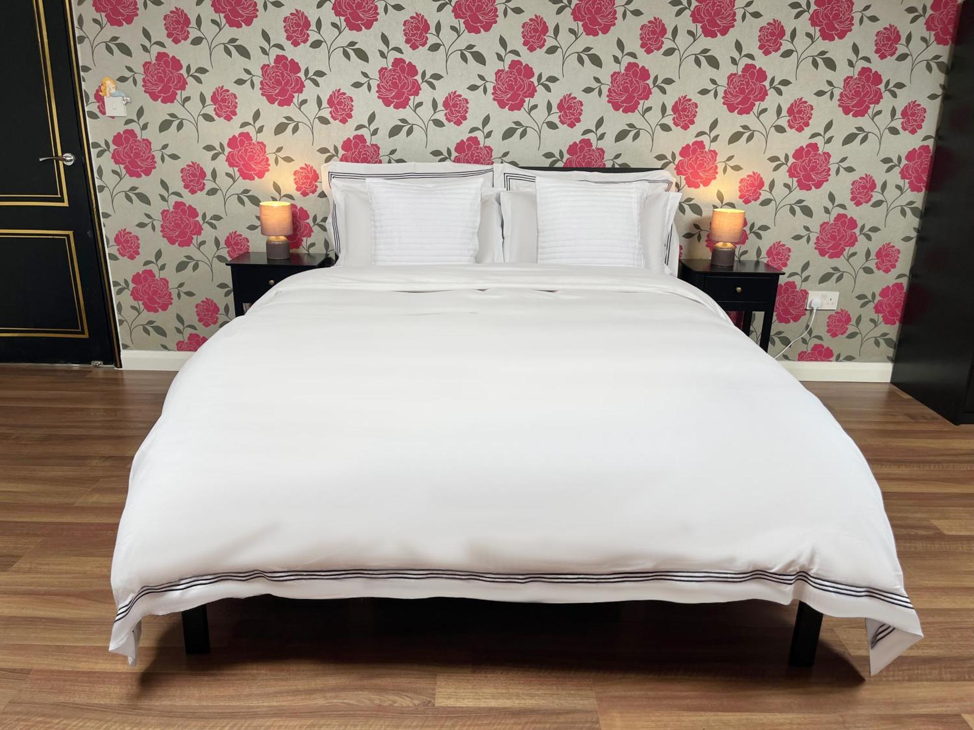 Entire Pinkapt - Free Parking - Up To 4 Guests - 3 Beds - Close To City Centre Belfast Bagian luar foto