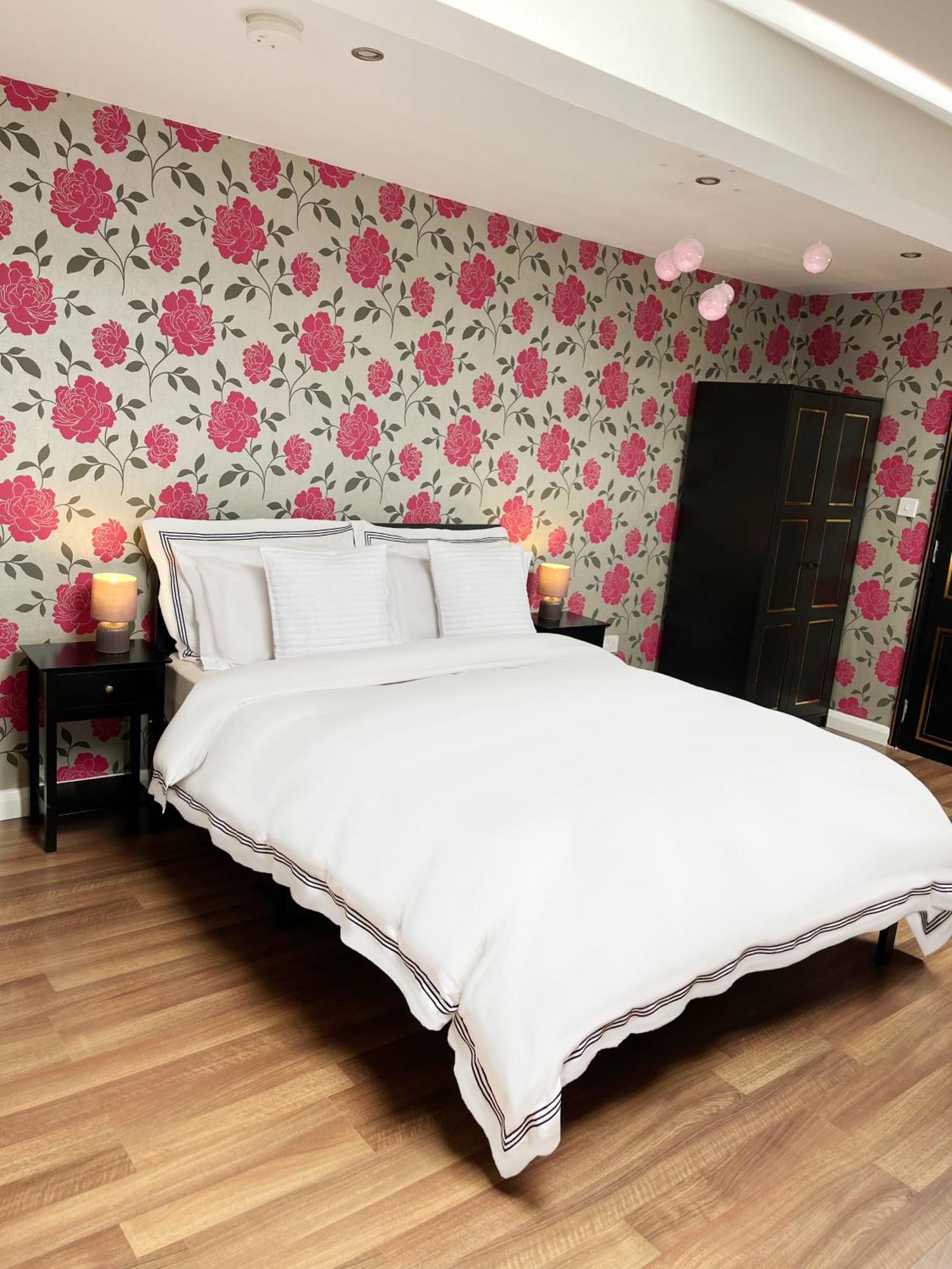 Entire Pinkapt - Free Parking - Up To 4 Guests - 3 Beds - Close To City Centre Belfast Bagian luar foto