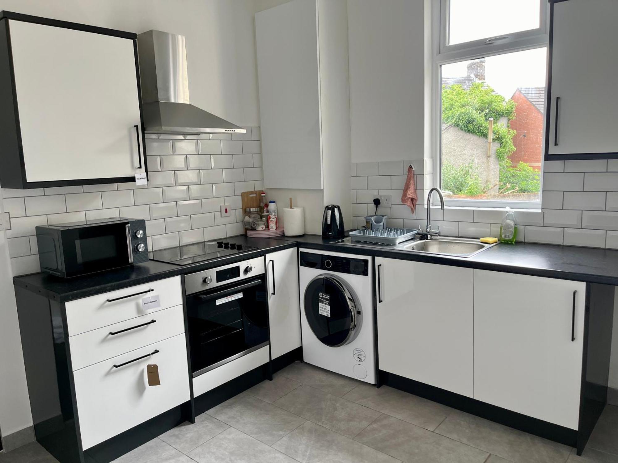 Entire Pinkapt - Free Parking - Up To 4 Guests - 3 Beds - Close To City Centre Belfast Bagian luar foto
